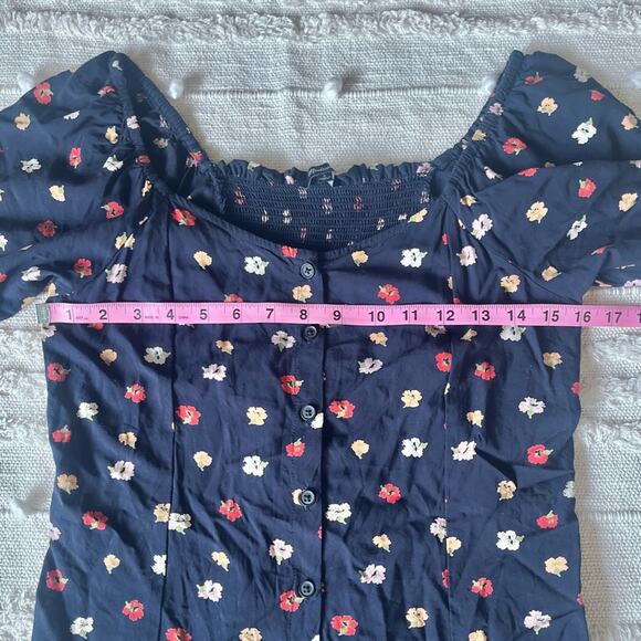 Madewell Ember Floral Button Down Blouse
Top Smocked Back Size small - Picture 6 of 7
